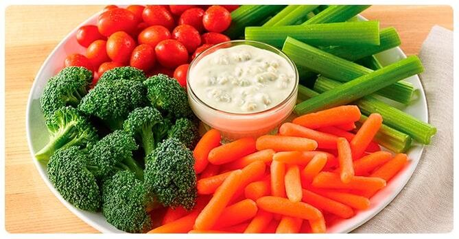 On the vegetable day of the six-petal diet, eat both raw and cooked vegetables. 